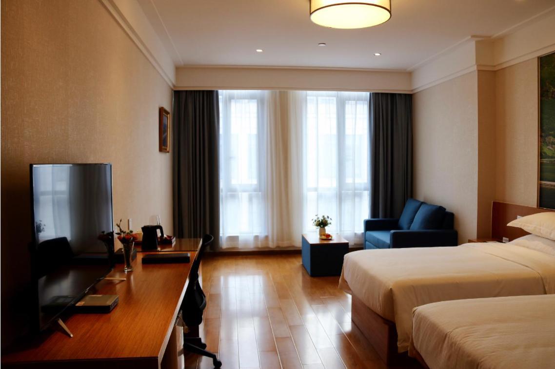 Linjiang International Cruise Hotel Baoyang Road Shanghai Exterior foto